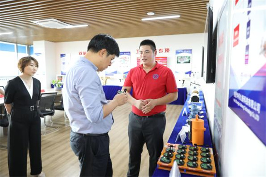 合肥市数据资源局局长陈睿一行调研中国声谷企业